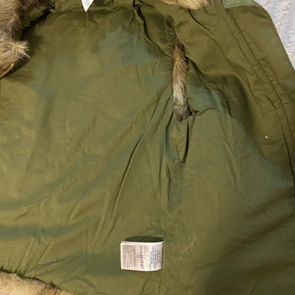 GAP Kids Faux Fur Vest Small - Picture 6 of 6